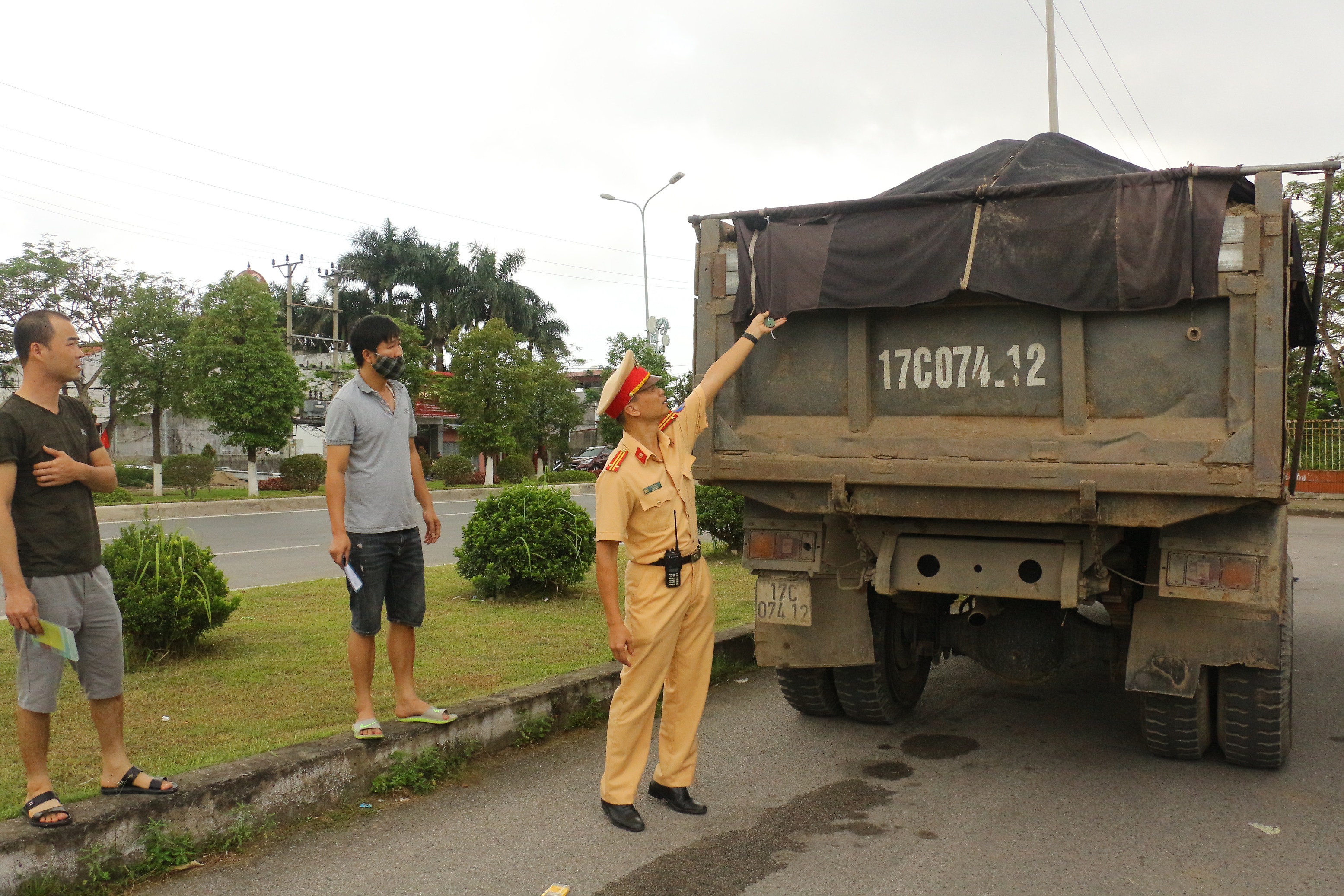 Phát triển kinh tế đi đôi với đảm bảo trật tự an toàn giao thông